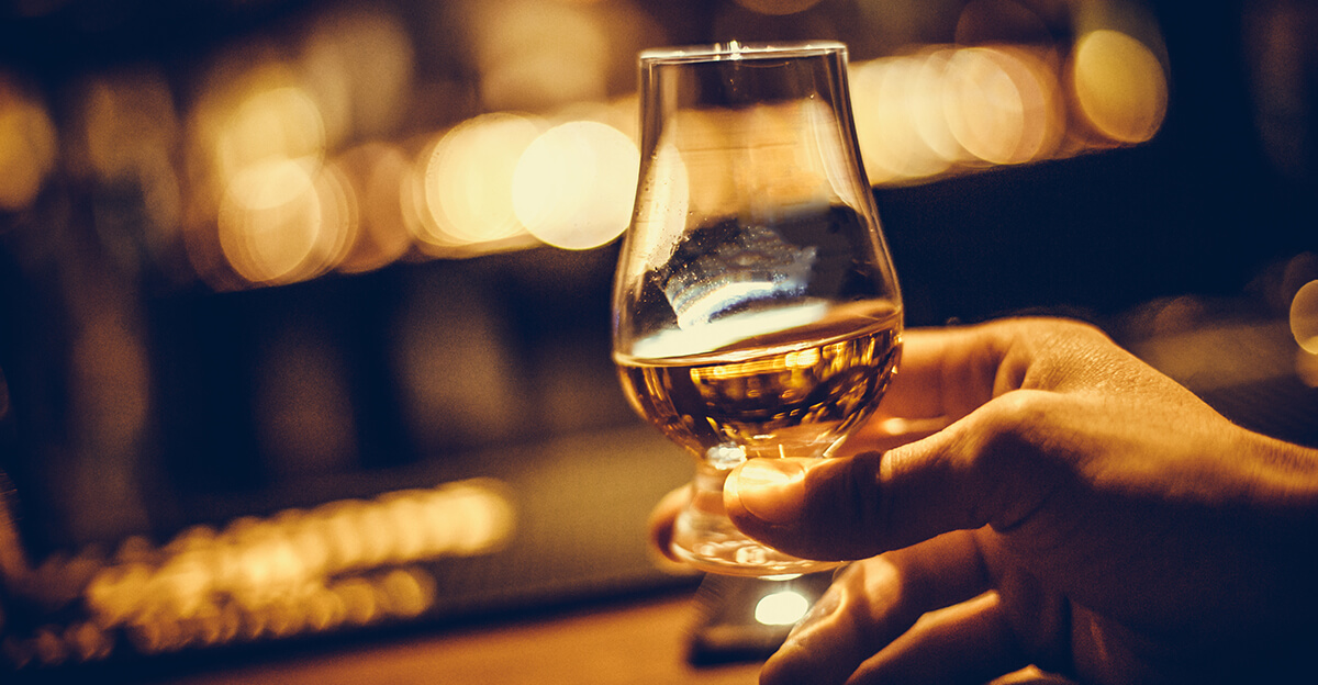 Cum să degustați corect whisky, cognac, rom sau alte băuturi spirtoase